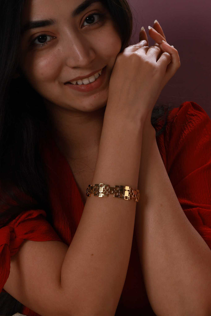 Golden Matrix Kada